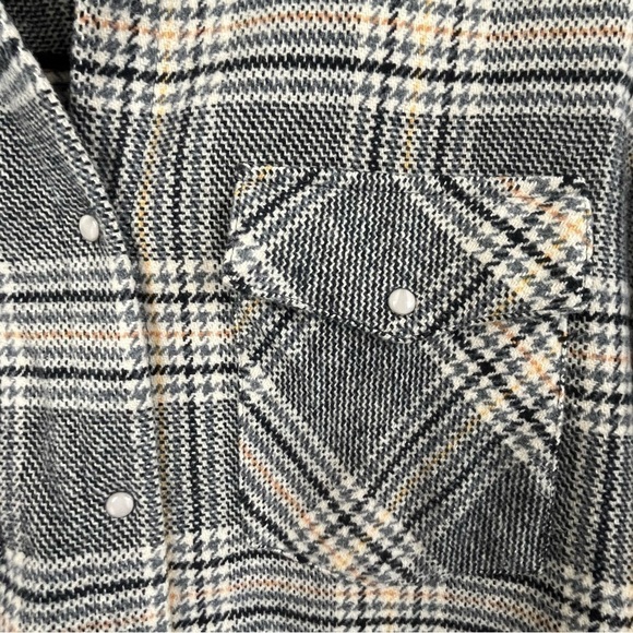 Only Checked Shacket with Pearl Snaps and Fringe. Heavyweight. Grey. Medium - Picture 4 of 9